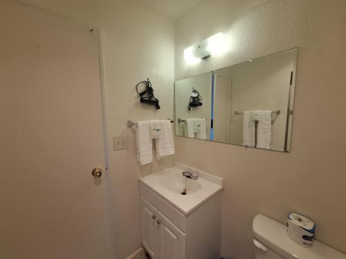 Leisure Lodge Motel