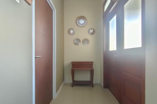 Exterior view, RedDoorz Syariah @ Innap Guest House Alun Alun Sragen in Sragen