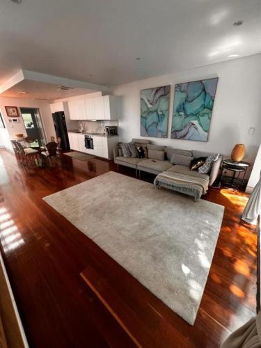 Shared lounge/TV area, Bondi Ocean Nest in Bellevue Hill