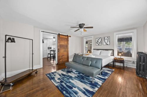 Cozy & Updated Unit in the Heart of the Highlands - image 2