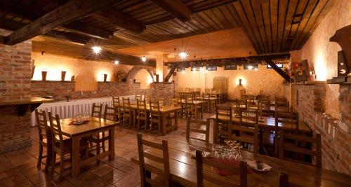 Restaurant, Hotel N Znojmo - Klid, Atmosfera a Zazitek in Znojmo