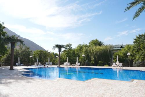 Swimming pool, Wellmore Resort in Yusufkhona
