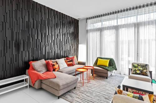 'Northwood Haus' Refined Federation-style Retreat - image 11