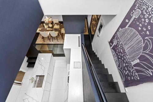 'Northwood Haus' Refined Federation-style Retreat - image 4