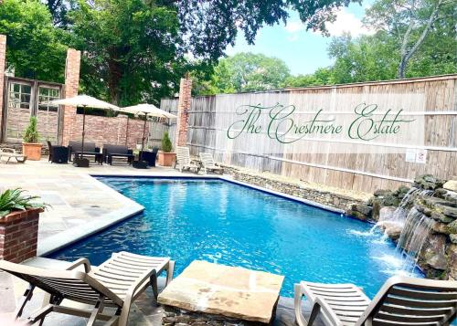 Heated Poolhistoric Tudor Homecrestmere Estate near Memphis Zoo