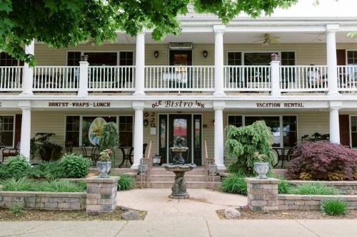 Full Building No Cleaning Fee Everythings Close in Lake Geneva, USA