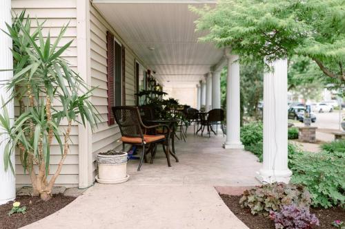 Full Building No Cleaning Fee Everythings Close in Lake Geneva, USA