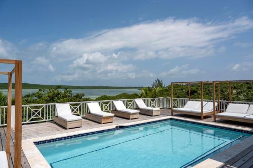 Turtle Pointe - Lux New Windermere Home withPool, Boat Dock, Beach home in Windermere Island