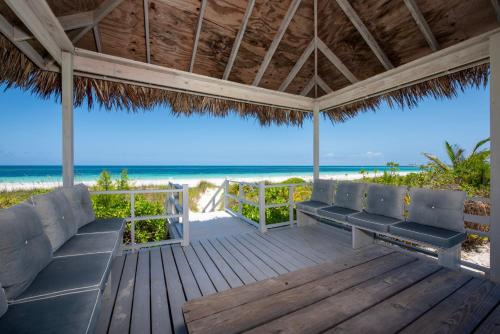 Coriolana home in Windermere Island