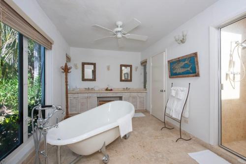 Coriolana home in Windermere Island