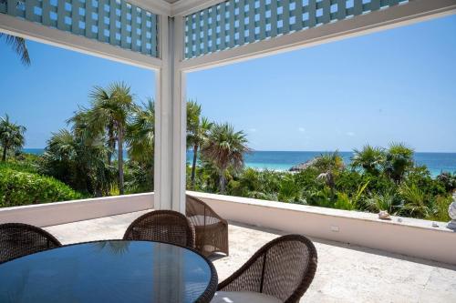 Coriolana home in Windermere Island