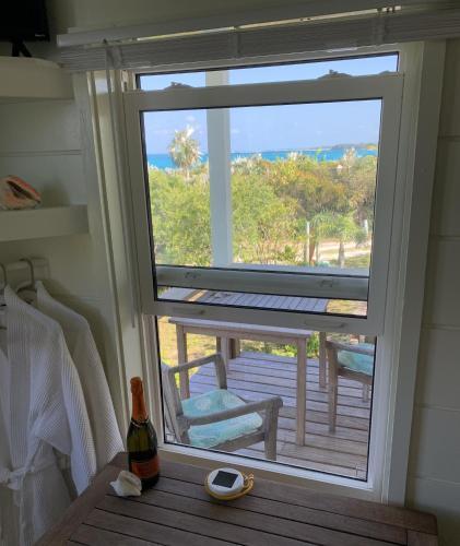 Cayo Loco Studio - Cayo Loco Pink Sand Beachview Studio Villa home in Governor's Harbour