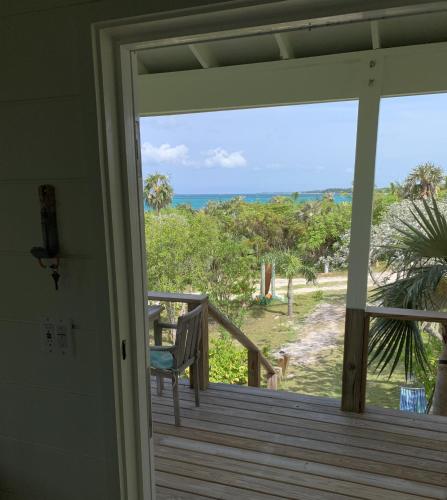 Cayo Loco Studio - Cayo Loco Pink Sand Beachview Studio Villa home in Governor's Harbour
