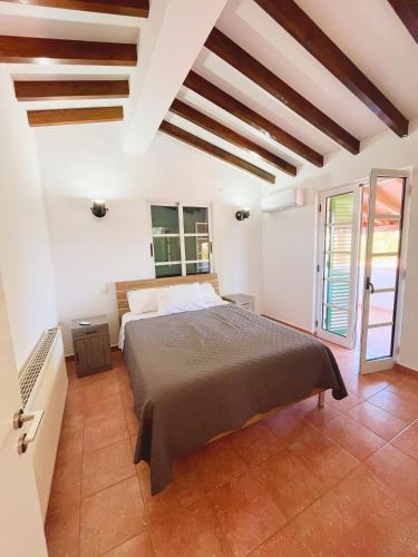 Skats, Niki villa in Pano Akourdaleia