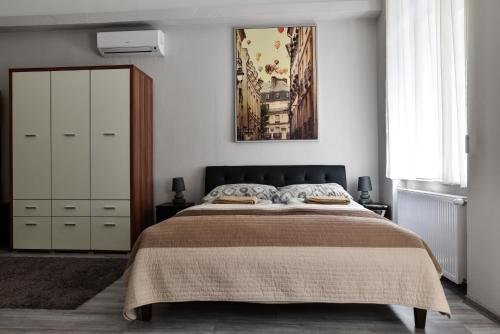 Corvin Point Rooms and Apartments Room Type - Large Room