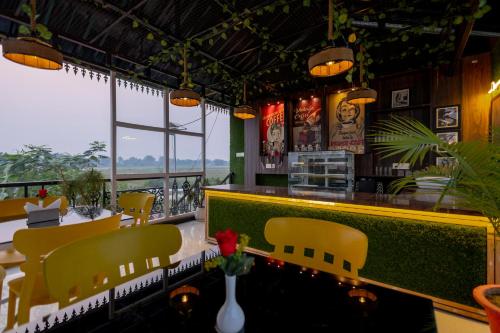 Restorāns, YKC FARMS & VILLAS in Bagdogra