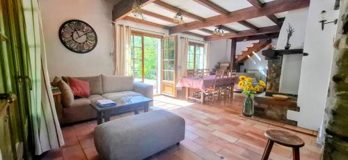 Viesnīcas āriene, Maison Provençale avec piscine (Maison Provencale avec piscine) in Estoublon