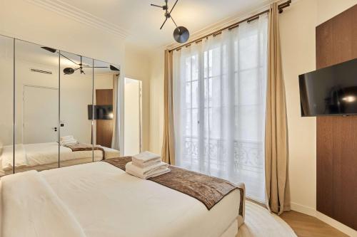 Luxurious AC apartment Beaubourg Le Marais - image 11