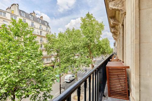 Luxurious AC apartment Beaubourg Le Marais - image 3