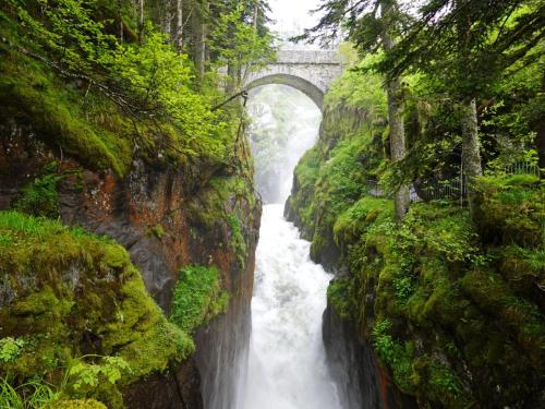 Appartement neuf et cosy au coeur des vallées (Appartement neuf et cosy au coeur des vallees) in 皮耶爾雷菲特內斯塔拉