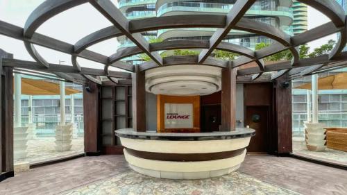 Close to Dubai Mall Fully Furnished 1BR -Downtown