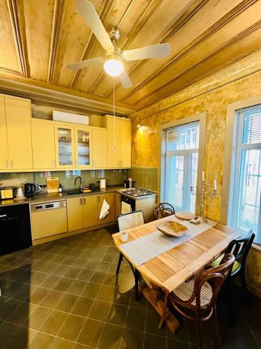 Balat Istanbul Three-Story Restored Ottoman House, Istanbul (Foto 7)