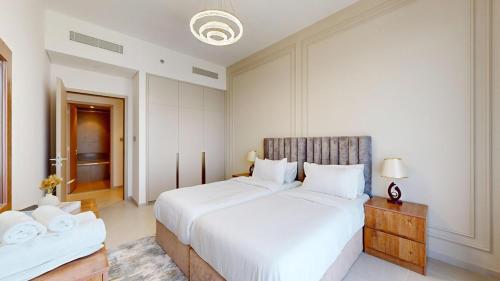 Exclusive Burj Khalifa View Luxury 2BR Next to Dubai Mall - Like Home - image 4