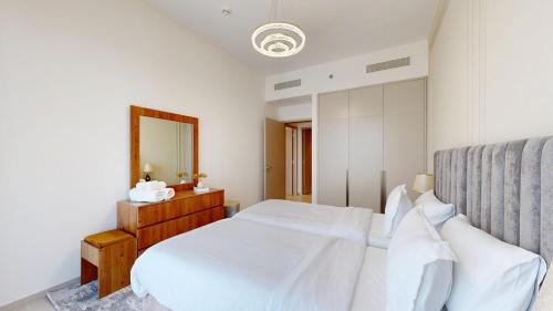 Exclusive Burj Khalifa View Luxury 2BR Next to Dubai Mall - Like Home - image 2