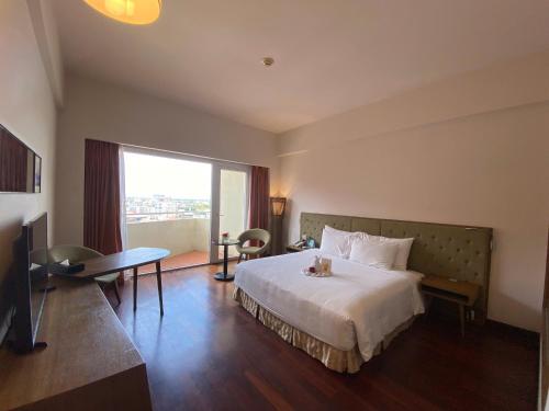 room detail thumbnail 1