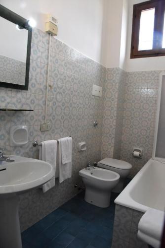 Bathroom, Hotel Livio near Brescia Gabriele D'Annunzio airport