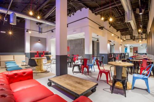 Общ салон/телевизионна зона, Mola Hostel in Мадрид