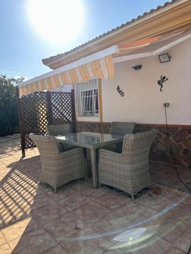 Casa Bueno- Sleeps 7 Private Pool & AirCon in Zurgena
