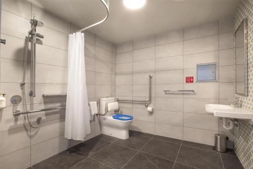 room detail thumbnail 2