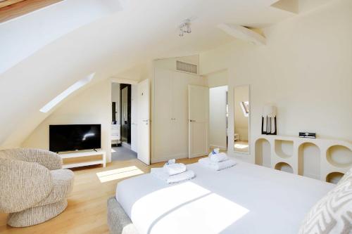 Apt a c 3BR 6P - Saint-Lazare Les Champs Elysée - image 7