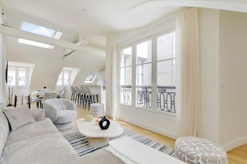 Apt a c 3BR 6P - Saint-Lazare Les Champs Elysée - image 13