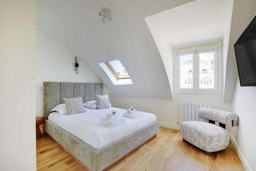 Apt a c 3BR 6P - Saint-Lazare Les Champs Elysée - image 3