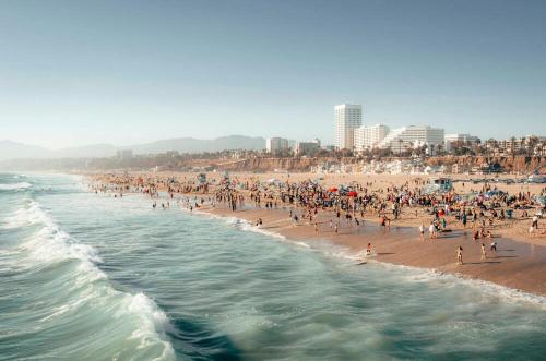 6 Modern 2 bdr apartment Santa Monica pier - image 10