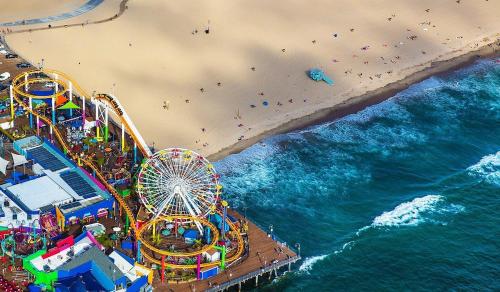6 Modern 2 bdr apartment Santa Monica pier in Los Angeles, USA