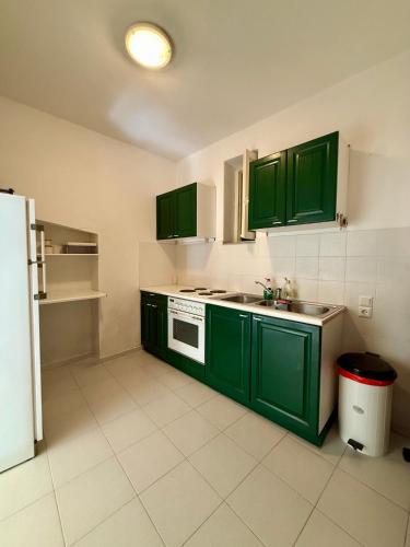 Garden View Traditional House in ตริพิตี