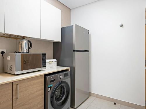 Luxury 2BR near Burj Khalifa with Rooftop Pool, City & Canal Views, Free Parking, Dubaï (photo 5)