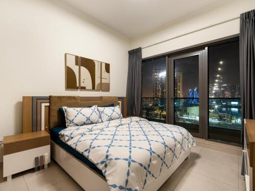 Luxury 2BR near Burj Khalifa with Rooftop Pool, City & Canal Views, Free Parking, Dubaï (photo 9)