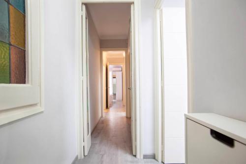 P2PAR1002- Super Bright New 2B Apt in the center 5