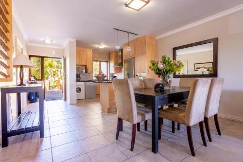 Comoditats, Devonvale Golf and Wine Estate in Stellenbosch