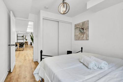 บริการและสิ่งอำนวยความสะดวก, 5mins Shopping, Stylish Modern 2BR Kitchen Suite in Markham near สวนสัตว์โตรอนโต