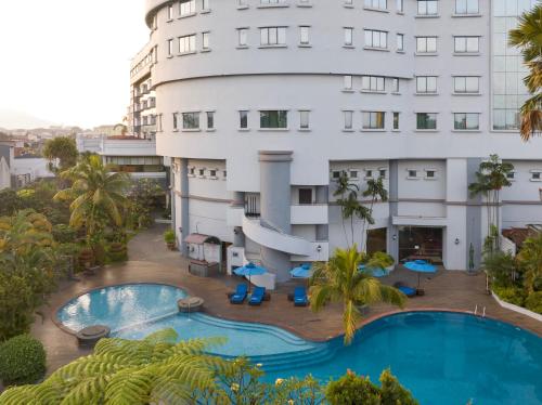 グランド アクイラ ホテル バンドン