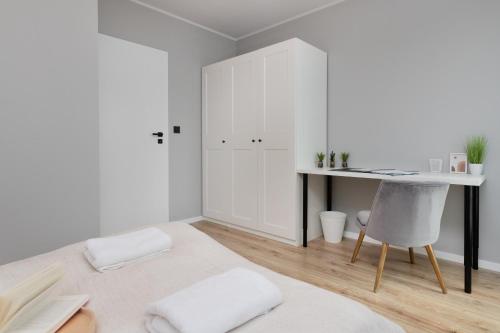 Gdynia Nasypowa Apartments with Parking by Noclegi Renters - image 3