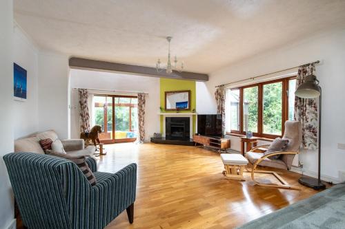 Spacious 5BR Home in Redditch in เรดดิทช์