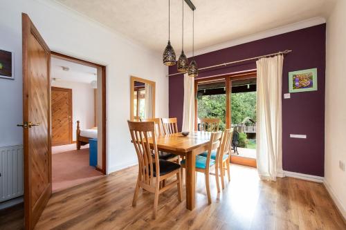 Spacious 5BR Home in Redditch in เรดดิทช์