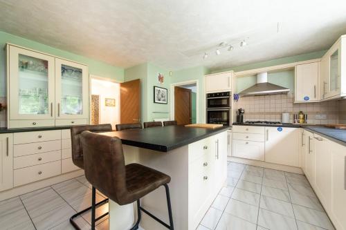 Spacious 5BR Home in Redditch in เรดดิทช์