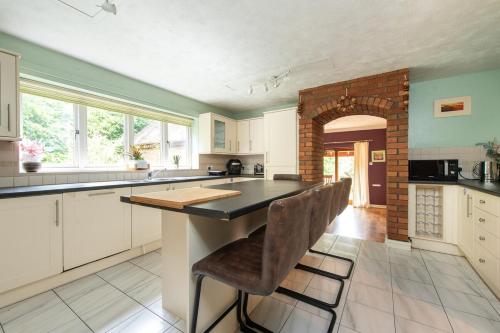 Spacious 5BR Home in Redditch in เรดดิทช์